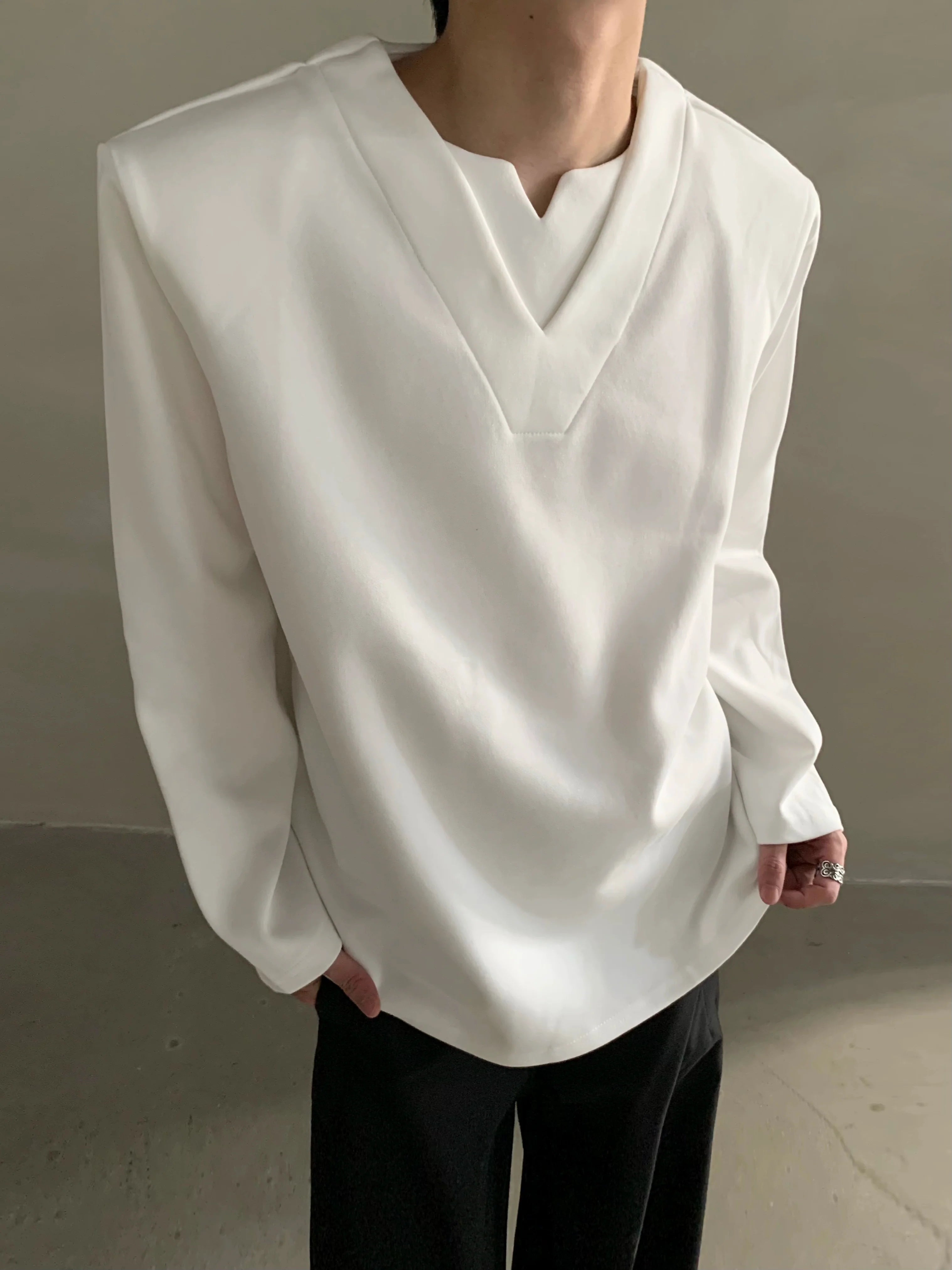 Autumn high-end sense niche design sense V-neck shoulder pads long-sleeved T-shirt men's versatile loose tide  J0089