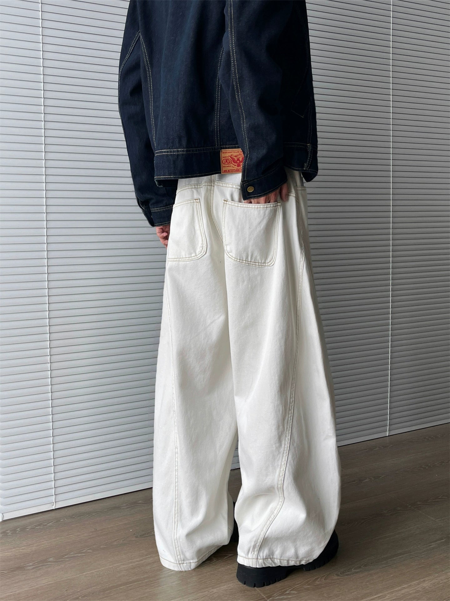 White Scimitar Jeans B0170