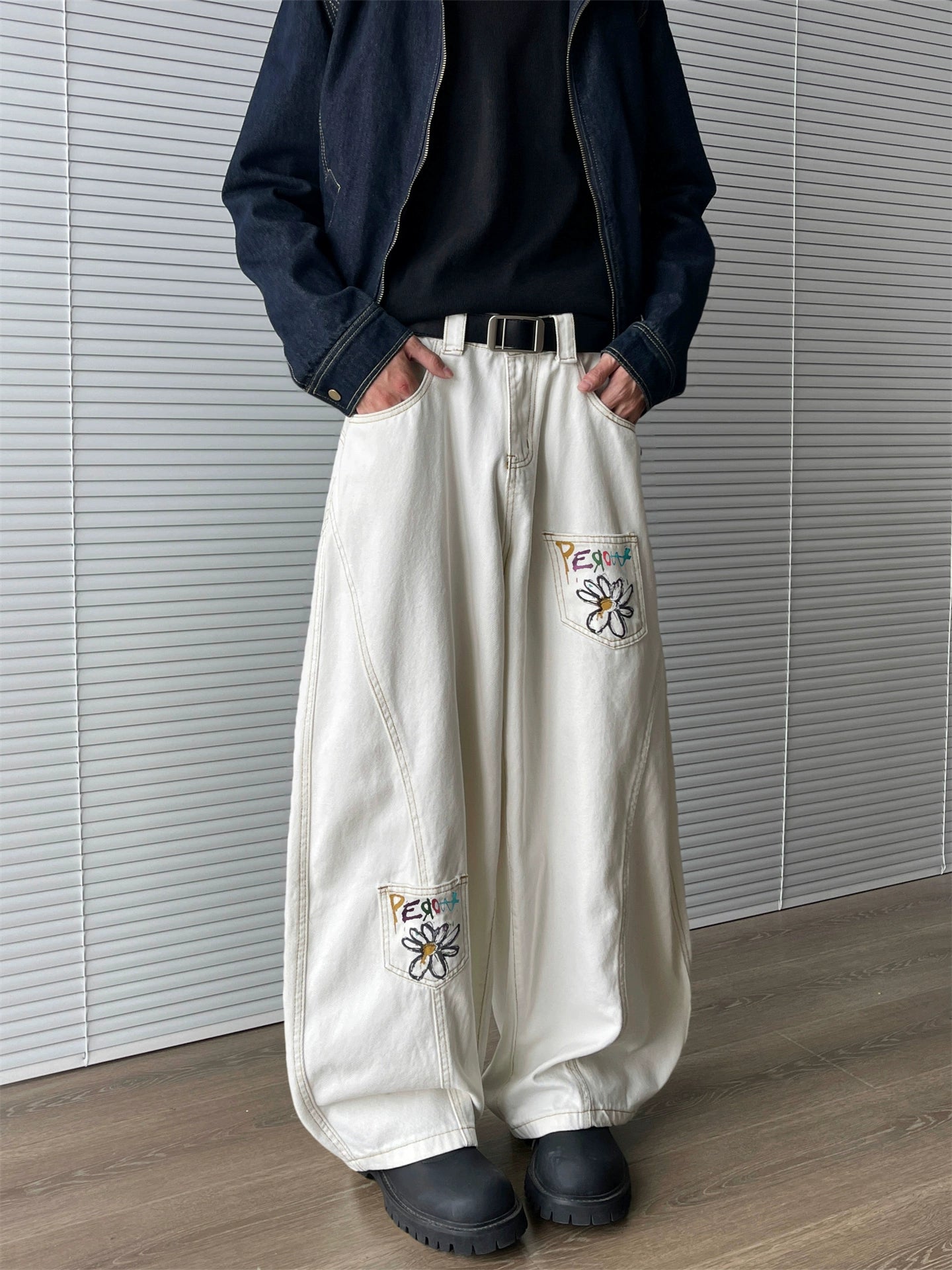 White Scimitar Jeans B0170