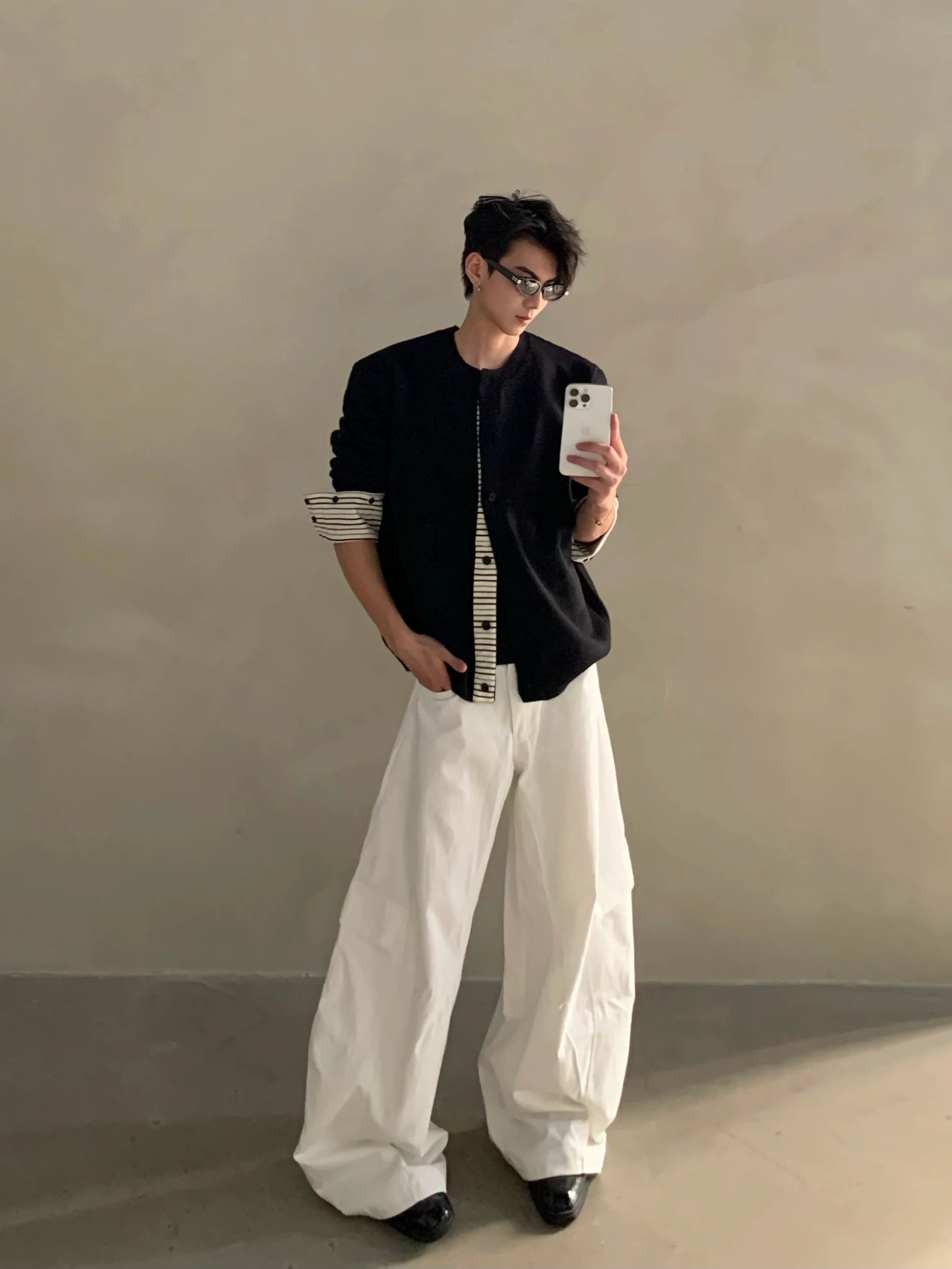 Suéter de punto con empalme de rayas de dos piezas falso en capas de otoño e invierno, chaqueta tipo cárdigan de alta gama para hombre, marea S0164 