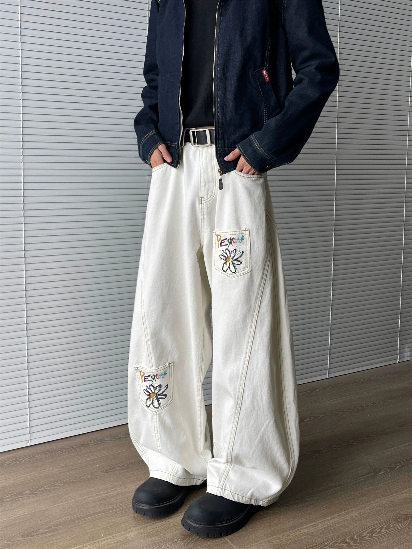 White Scimitar Jeans B0170