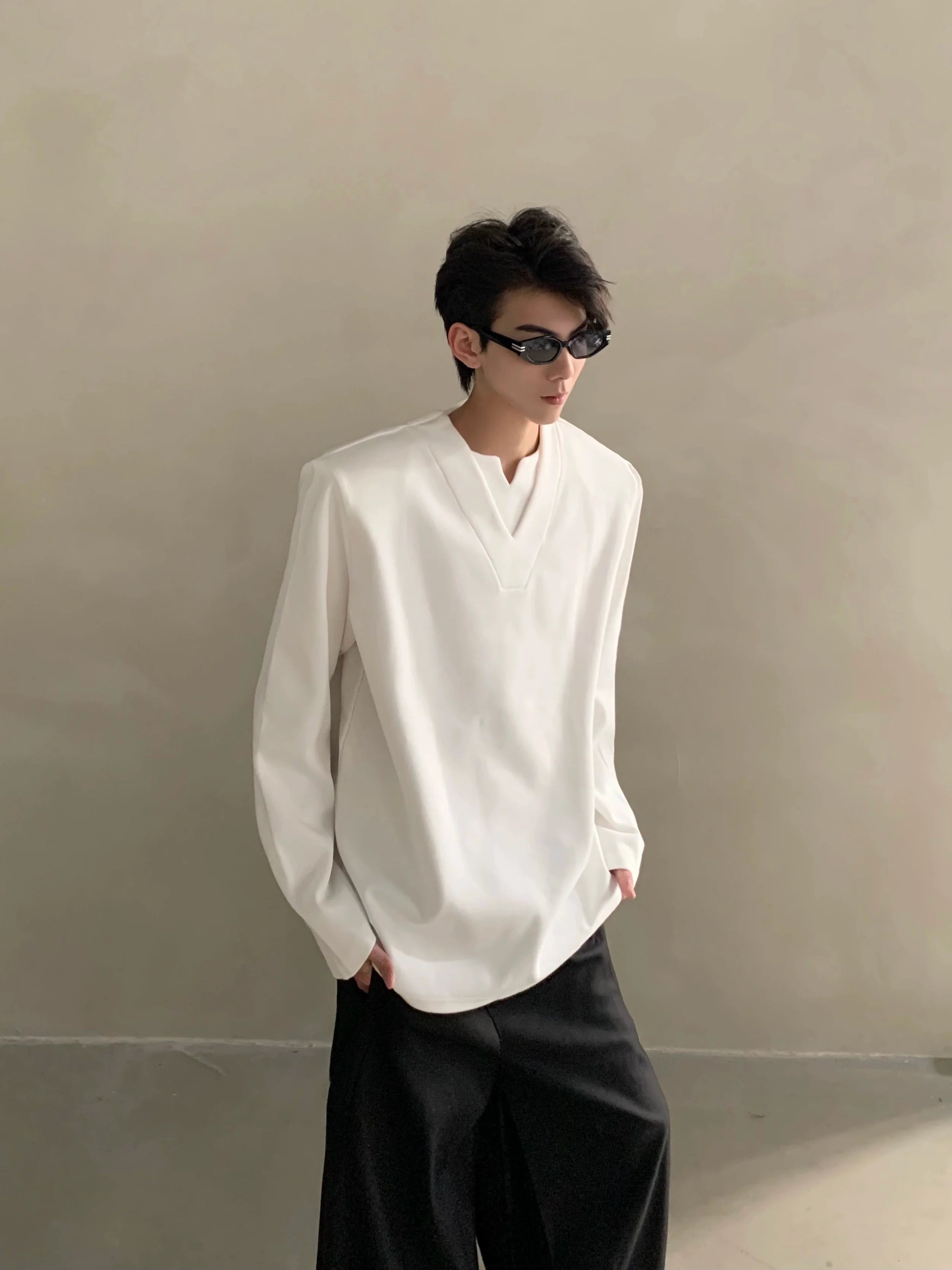 Autumn high-end sense niche design sense V-neck shoulder pads long-sleeved T-shirt men's versatile loose tide  J0089