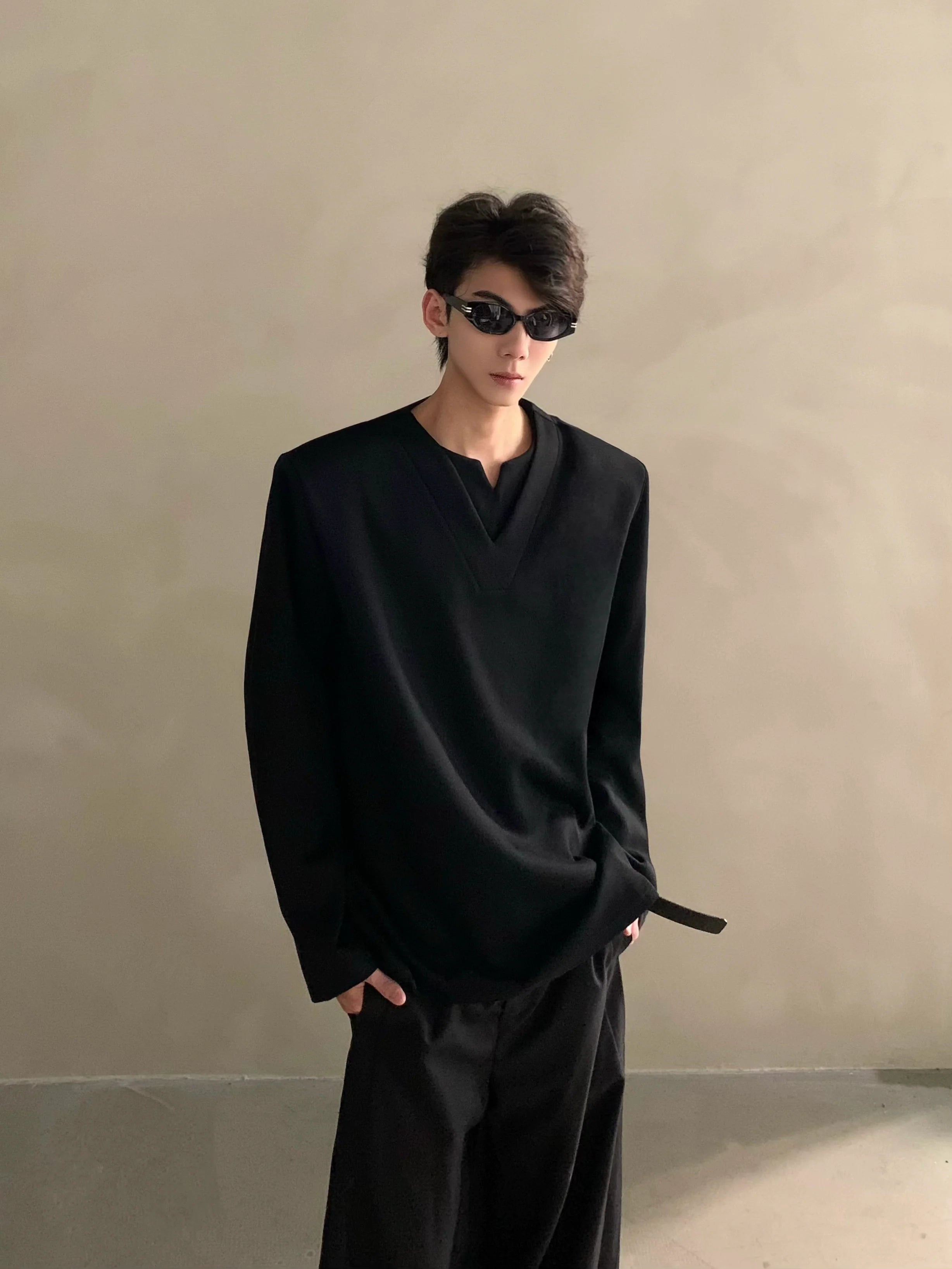 Autumn high-end sense niche design sense V-neck shoulder pads long-sleeved T-shirt men's versatile loose tide  J0089