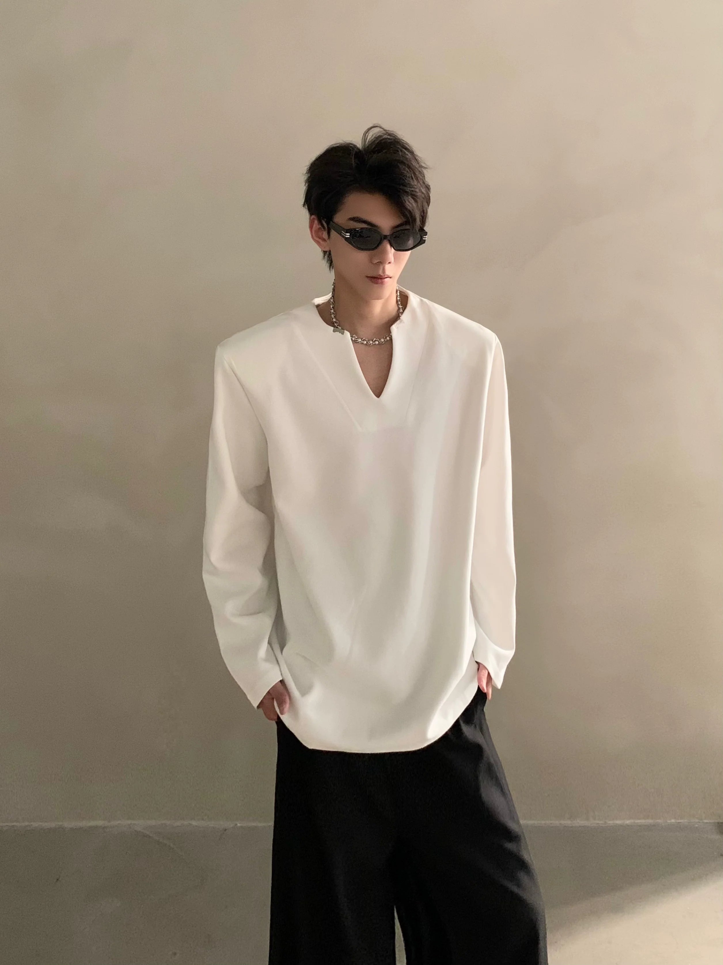 Autumn high-end V-neck metal decorative shoulder pads long-sleeved T-shirt men's ruffian handsome loose top J0088