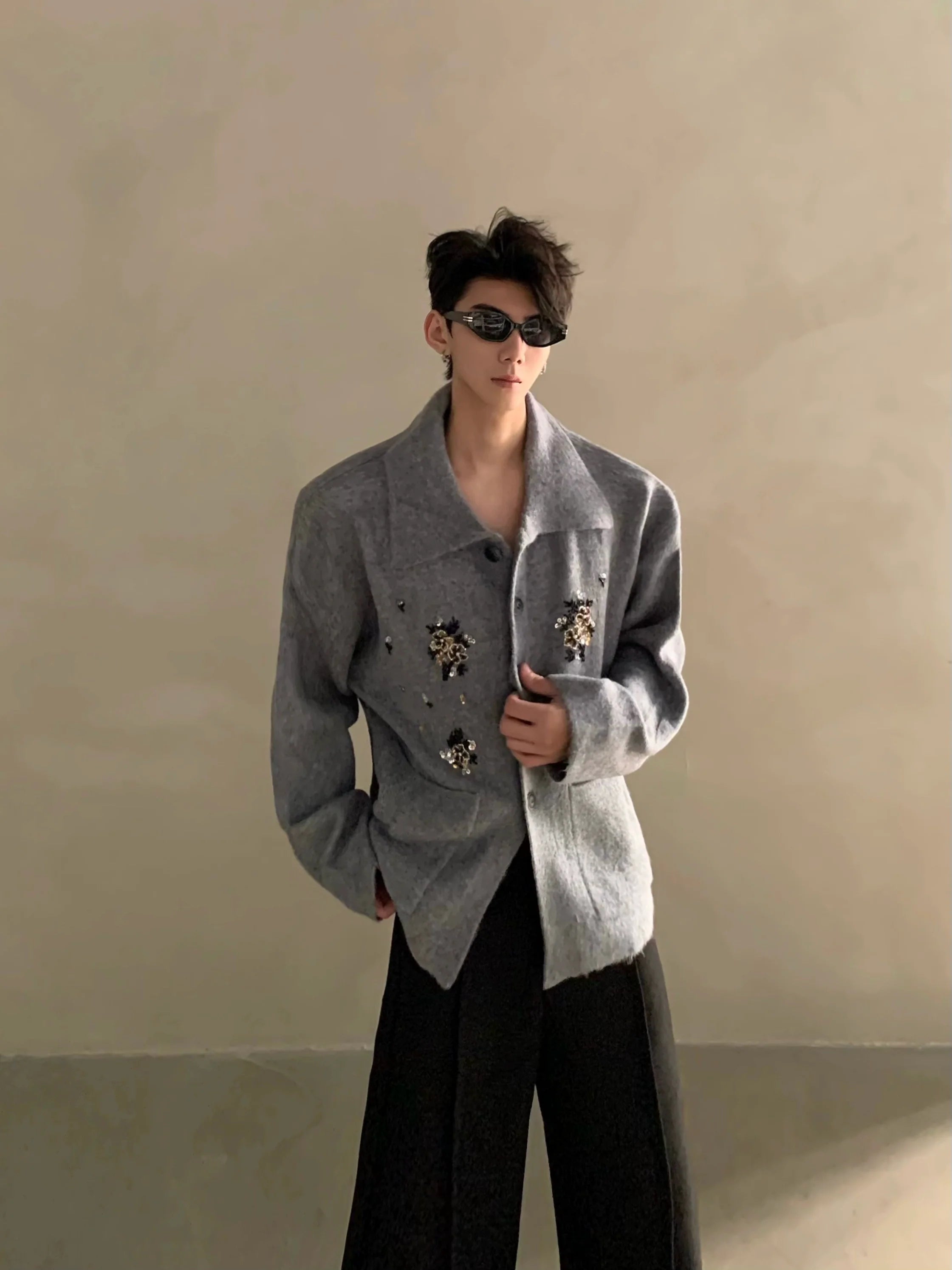 Autumn and winter niche high-end sense of extravagance heavy industry nail flower design knitted sweater men's cardigan jacket tide T0191