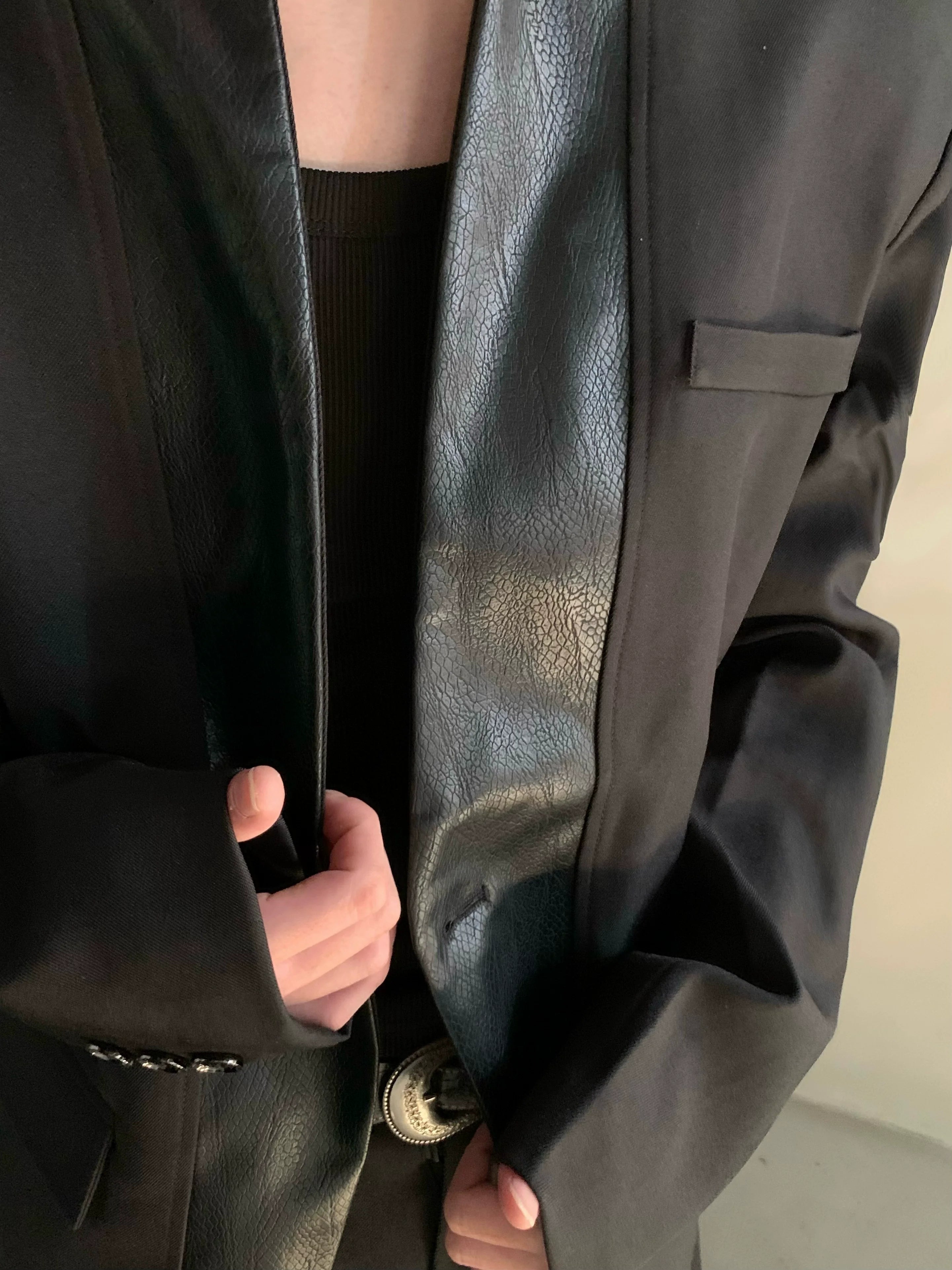 Autumn and winter black collarless suit splicing leather jacket profile shoulder pads light luxury ruffian handsome high-end jacket R004