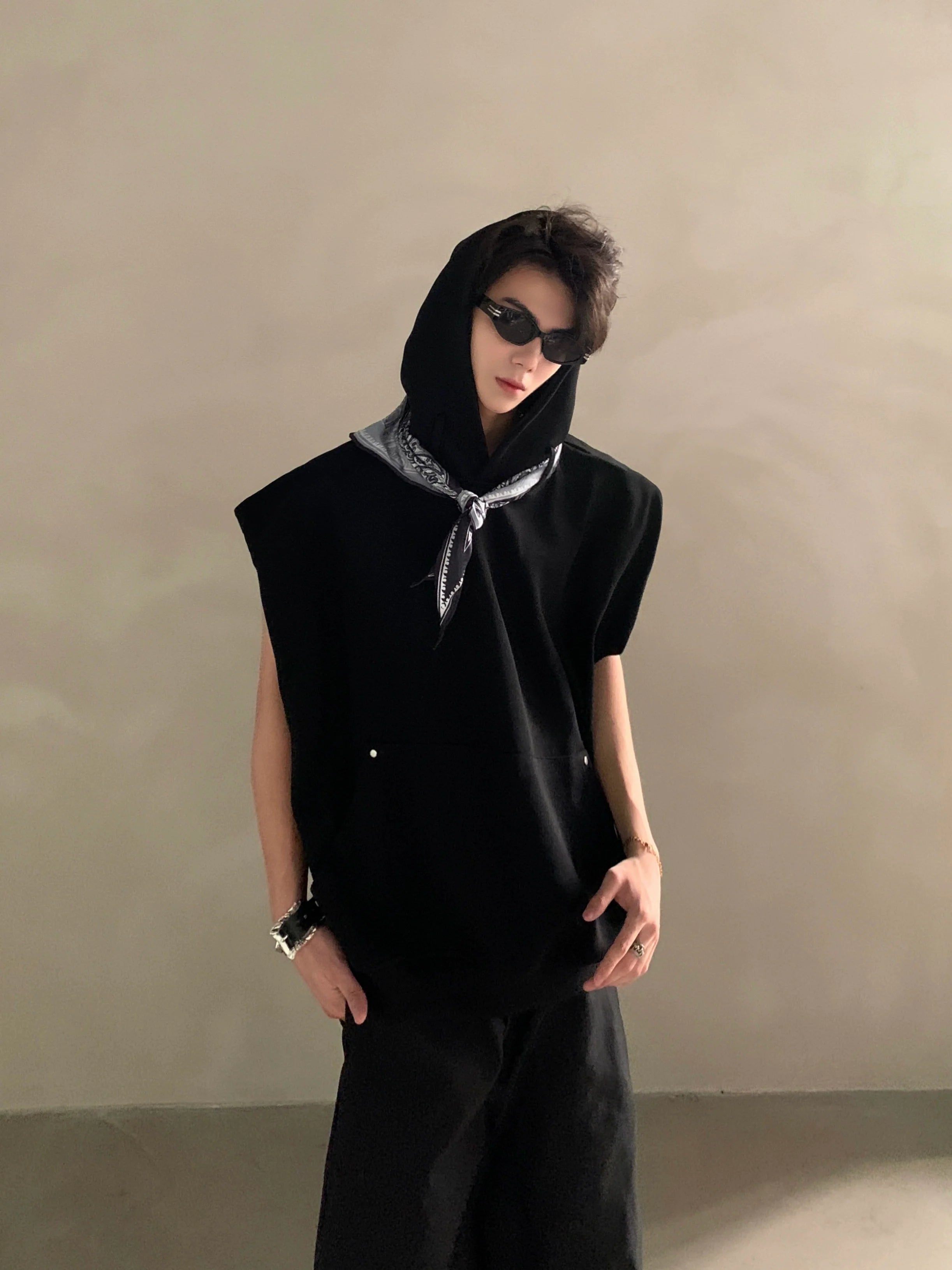 Summer high-end sense niche design sense silk scarf collar sleeveless T-shirt male ruffian handsome silhouette half-sleeve tide J0085