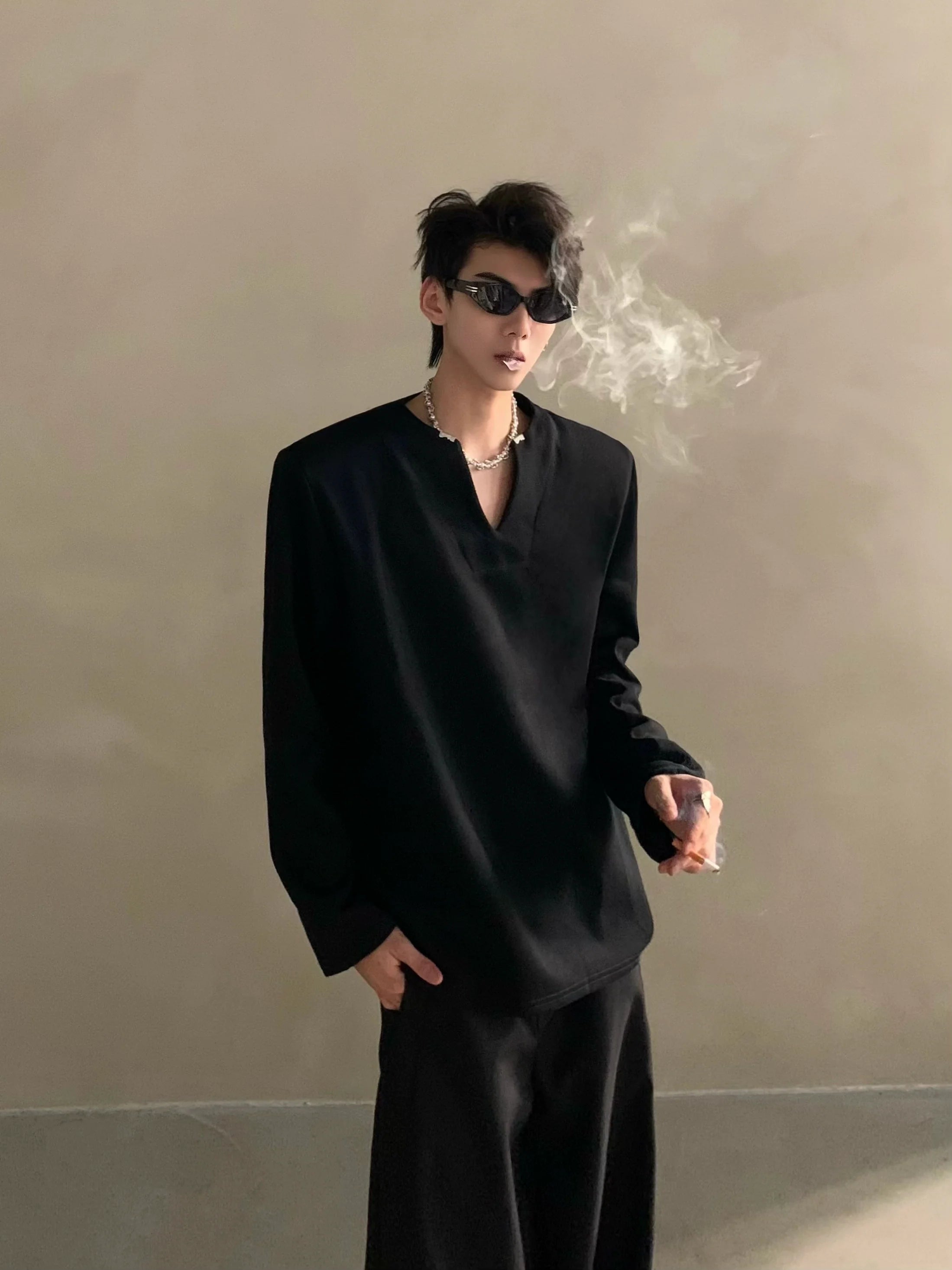 Autumn high-end V-neck metal decorative shoulder pads long-sleeved T-shirt men's ruffian handsome loose top J0088