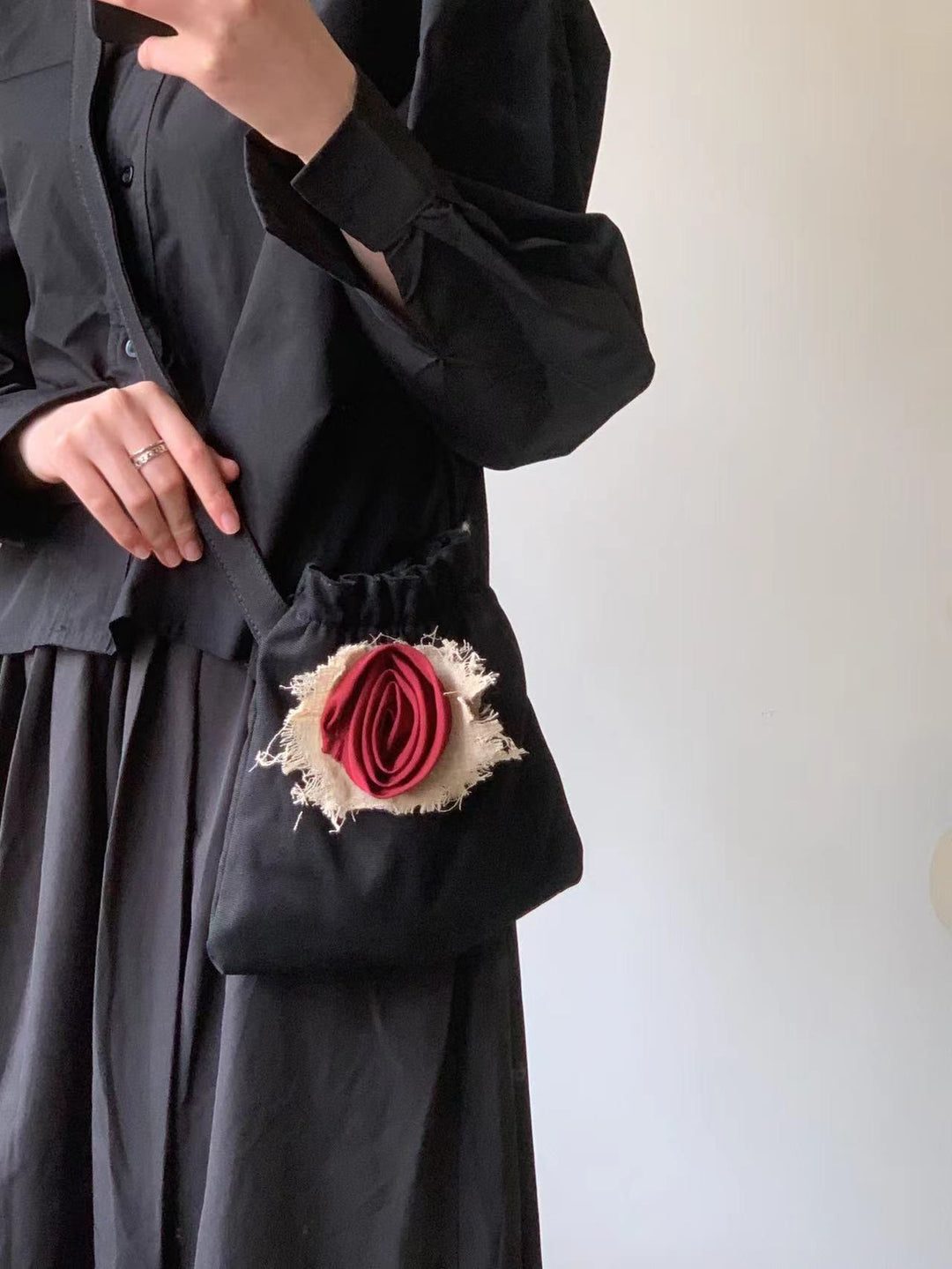 rose drawstring small messenger bag A0067