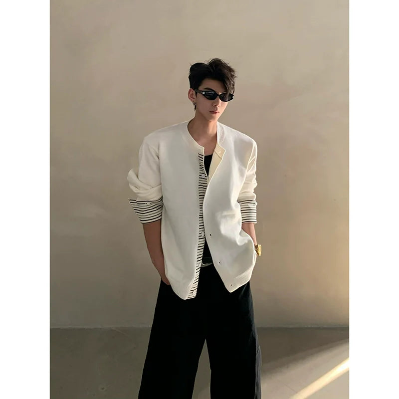 Suéter de punto con empalme de rayas de dos piezas falso en capas de otoño e invierno, chaqueta tipo cárdigan de alta gama para hombre, marea S0164 