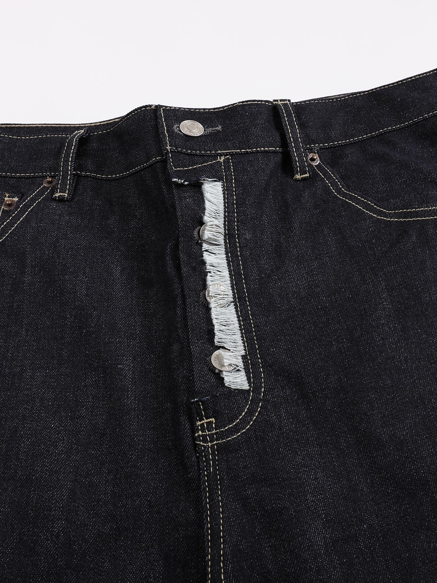 [DECEYE] DISTRESSED A-CUT DENIM JEANS B0304