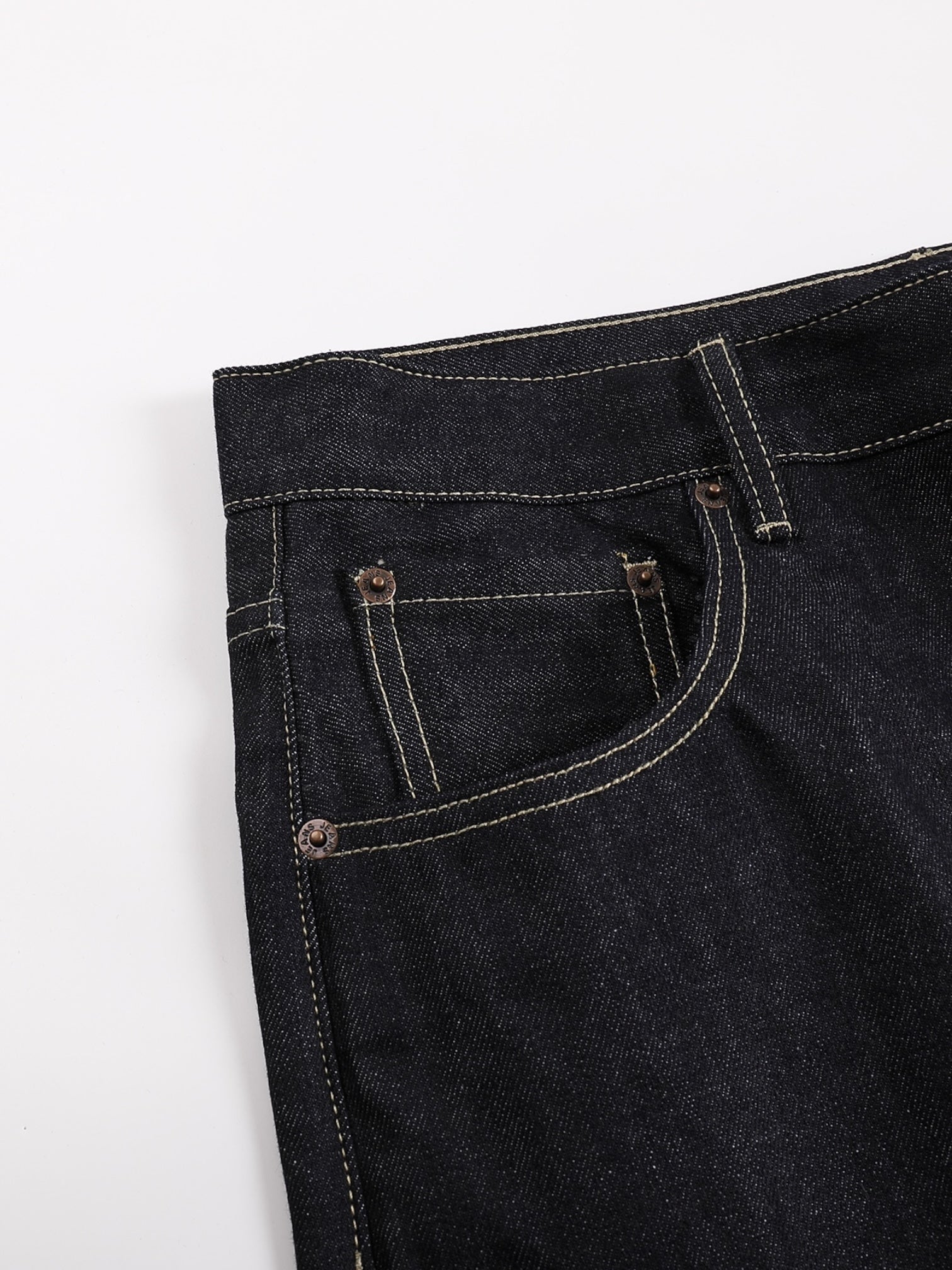 [DECEYE] DISTRESSED A-CUT DENIM JEANS B0304