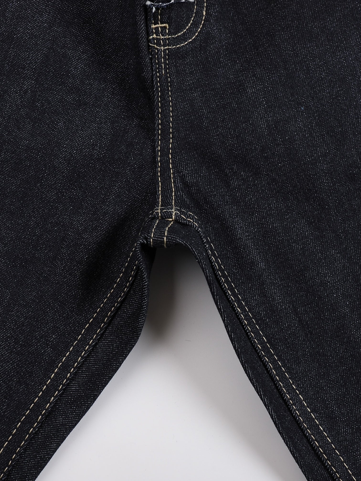 [DECEYE] DISTRESSED A-CUT DENIM JEANS B0304