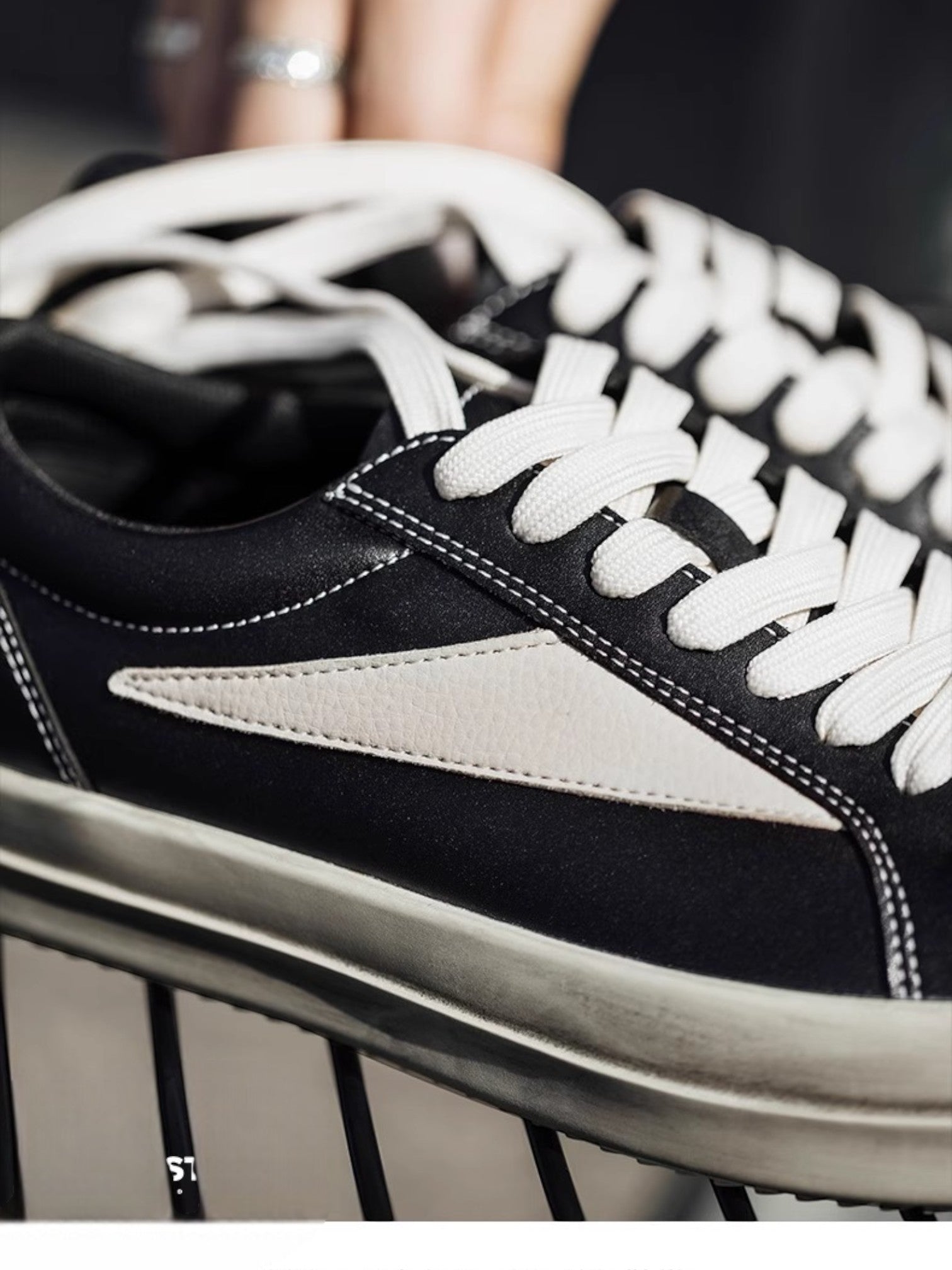 [MRA] VINTAGE BLACK LOW-TOPS S0055